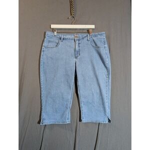 Lee Riders Capri Jeans Women's  Size 18M Light Wash Blue Denim